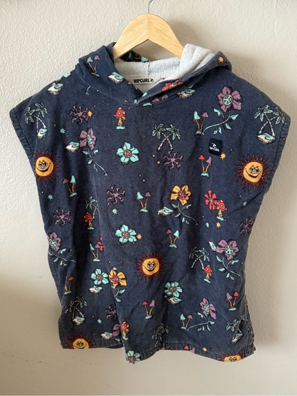 Rip Curl White Terry Hooded Beach Poncho with Red Warning Tag - Picture 2 of 5